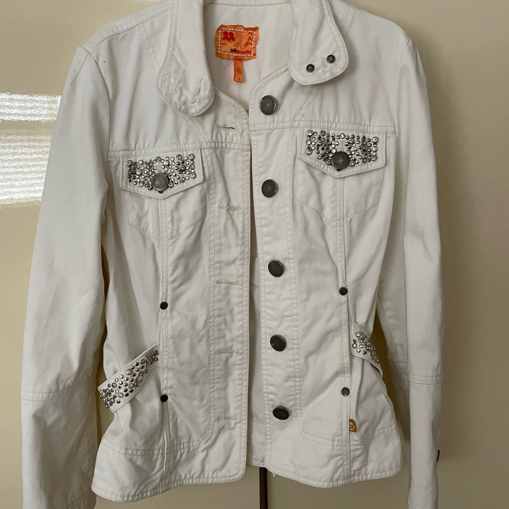 White beautiful jean jacket type Please see photo.